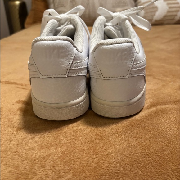 Women’s Nike White Athletic Shoes - Picture 6 of 9